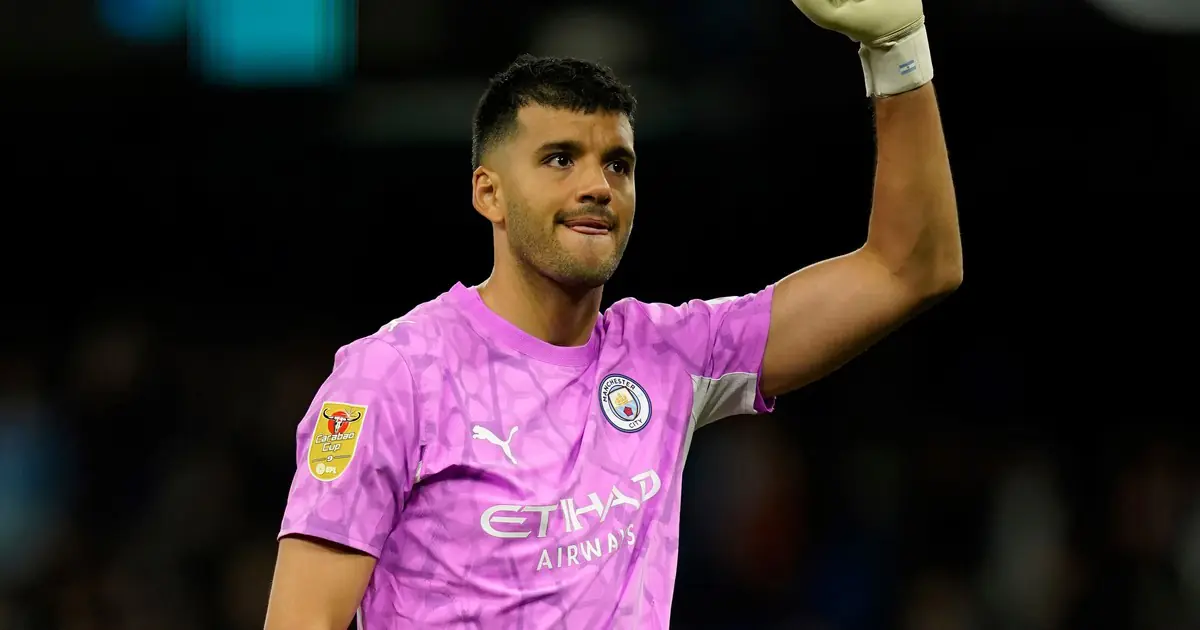 Debut sin transpirar: Gerónimo Rulli se estrenó en el arco del Manchester City en una categórica goleada por la Copa de la Liga