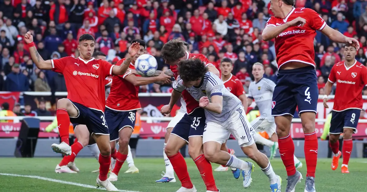 Boca metió un triunfazo agónico ante Independiente y manda en la tabla anual: así está la lucha por los playoffs