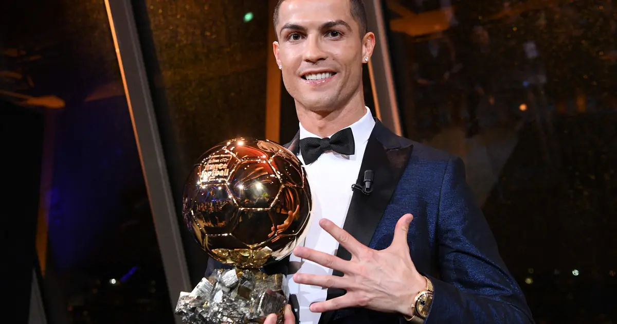 Polémica y festejo picante: Cristiano Ronaldo le ganó el premio BOAT a Messi y dejó un mensaje para los hinchas
