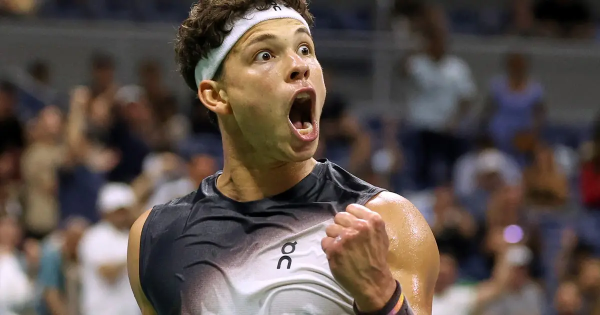 ¡Batacazo histórico en Nueva York! Ben Shelton eliminó a Carlos Alcaraz en una batalla épica de madrugada