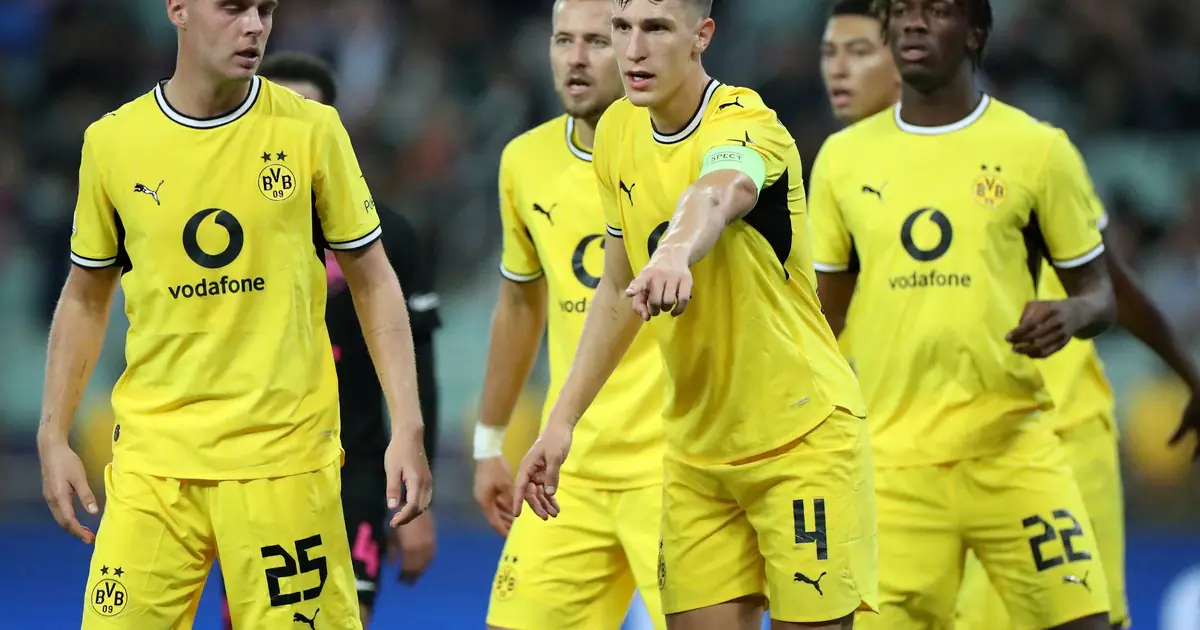 Insólito en Europa: el Borussia Dortmund no se bañó tras su triunfo en Azerbaiyán por temor a una bacteria