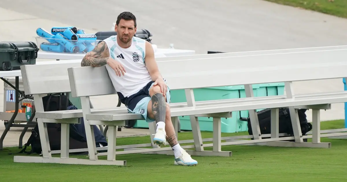 La vuelta del '10': Lionel Messi se suma a la Scaloneta en Ezeiza con asado de bienvenida y la mira en Benín
