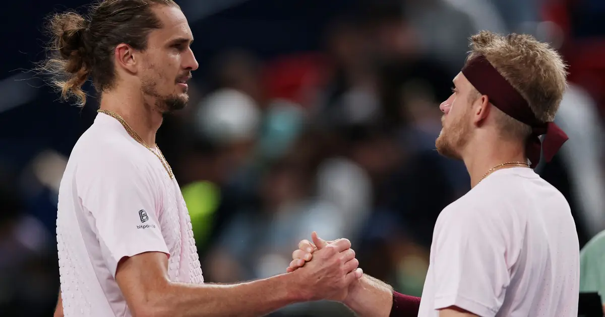 Batacazo en Shanghái: Davidovich frenó a Zverev, que sintió el impacto del desgaste