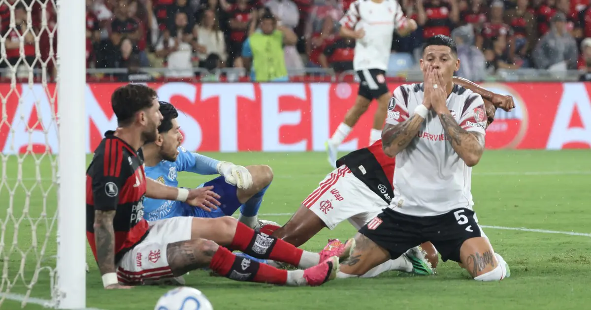 Batalla en los escritorios: Flamengo protesta ante Conmebol por la presencia de Marcos Rojo en Estudiantes