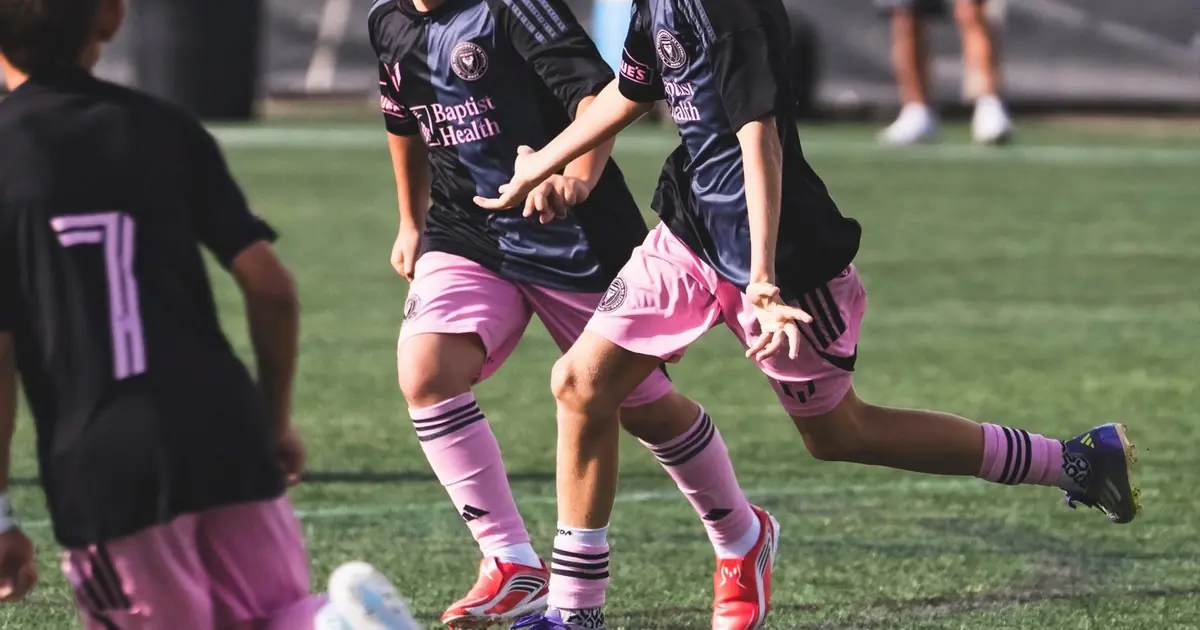 De tal palo, tal astilla: Mateo Messi anotó un golazo, se coronó campeón con el Inter Miami Sub 12 y tuvo la banca estelar de Lionel