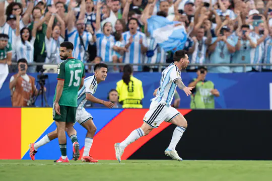 Argentina goleó a Argelia en Kansas y arrancó el Mundial con el pie derecho