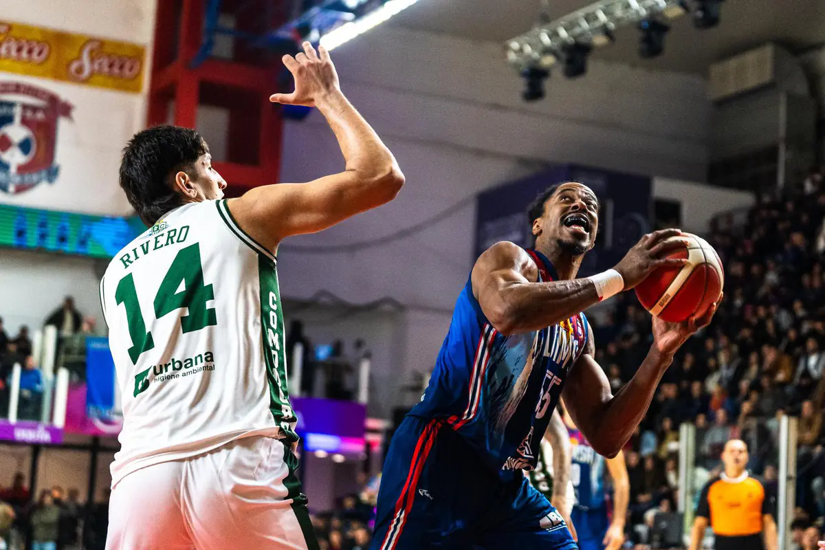Quimsa tuvo una gran noche y achicó la diferencia en la final ante Gimnasia (CR)