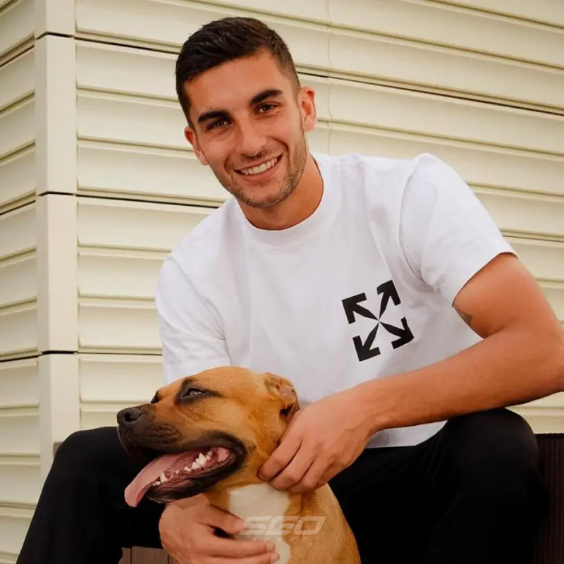 El conmovedor compromiso de Ferran Torres con los perros rescatados