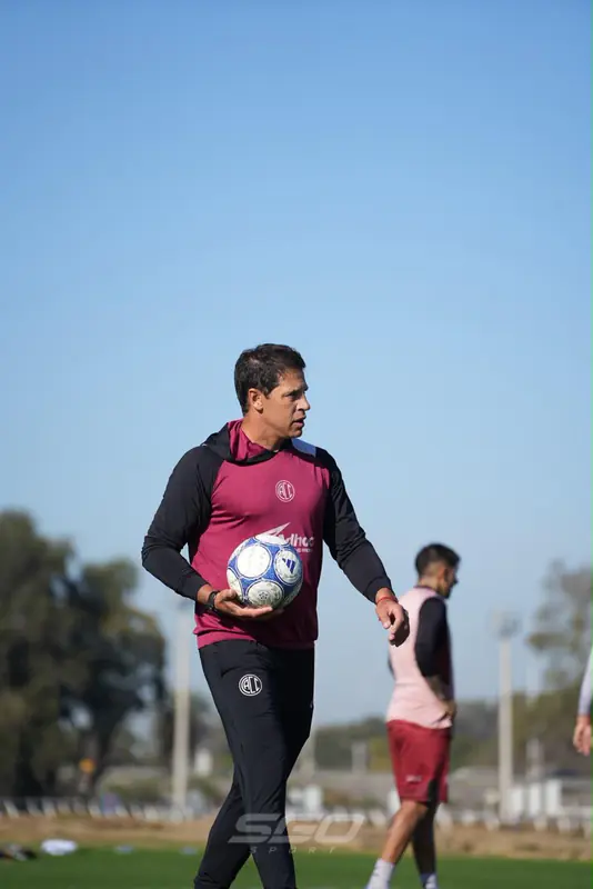 Central Córdoba recibe a Atlético Tucumán con la misión de comenzar a sumar de a tres de la mano de Domínguez