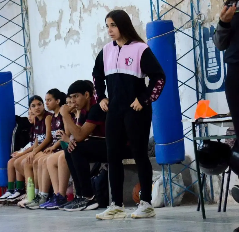 Emilia Rojas hará historia como la primera entrenadora de un equipo masculino de Mayores en Santiago del Estero