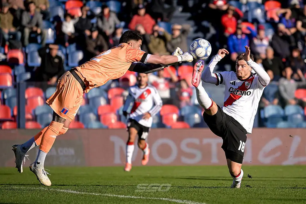 Otamendi, caliente contra Gariano y el arbitraje tras la derrota de River: “No nos cobran las chiquitas ni nada, resuelven las cosas rápido”