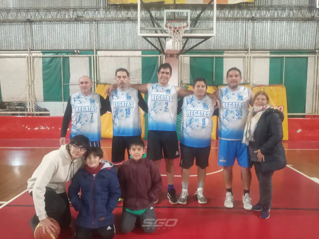 Maxibásquet: La semana comenzó con triunfos de Regatas y Juventud