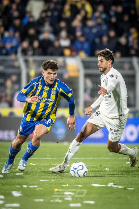 Rosario Central fue superior a Corinthians, pero no pudo romper la paridad en el Gigante de Arroyito
