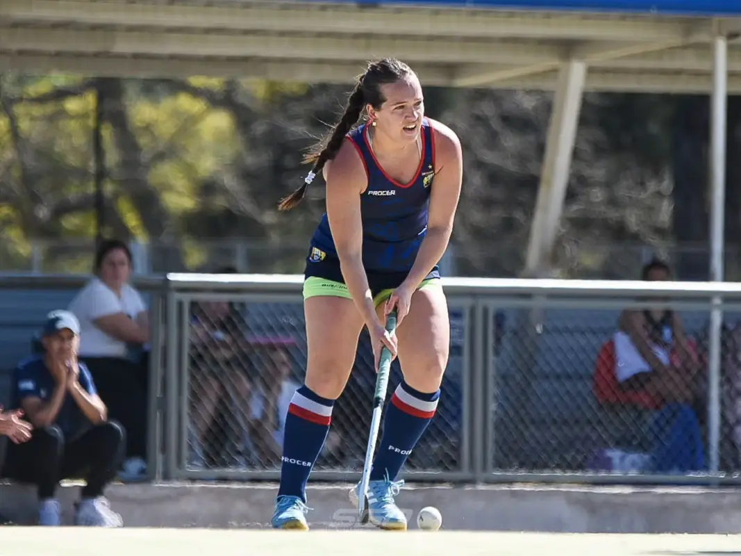 Old Lions Azul goleó 11-0 a AMA UPCN y sigue prendido arriba en el torneo de hockey