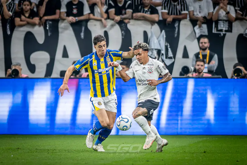 Rosario Central no aprovechó el hombre de más, perdió contra Corinthians y se despidió de la Copa