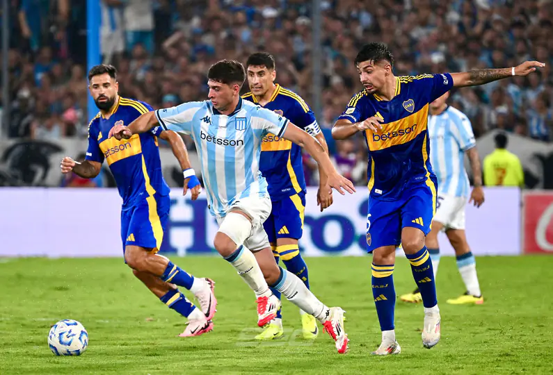 Racing y Boca juegan un clásico clave en el Cilindro