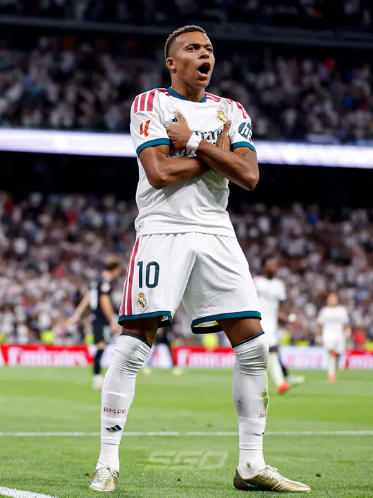 Con un hat-trick de Mbappé, el Real Madrid volvió a ganar por LaLiga