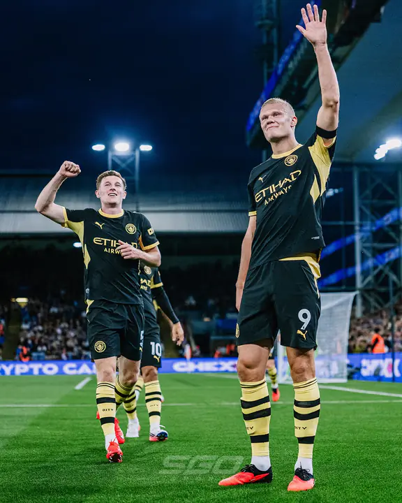 El Manchester City goleó al Crystal Palace y lidera la Premier League
