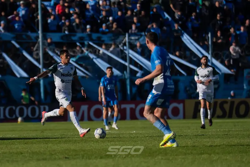 Sarmiento golpeó a Estudiantes de Río Cuarto y se llevó un triunfo clave por la permanencia