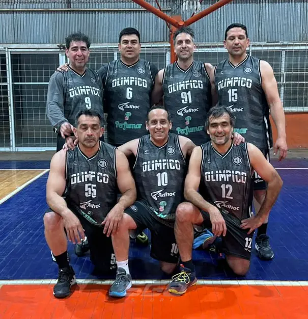 Tres partidos animaron la noche del Anual de la Liga de Maxibásquet