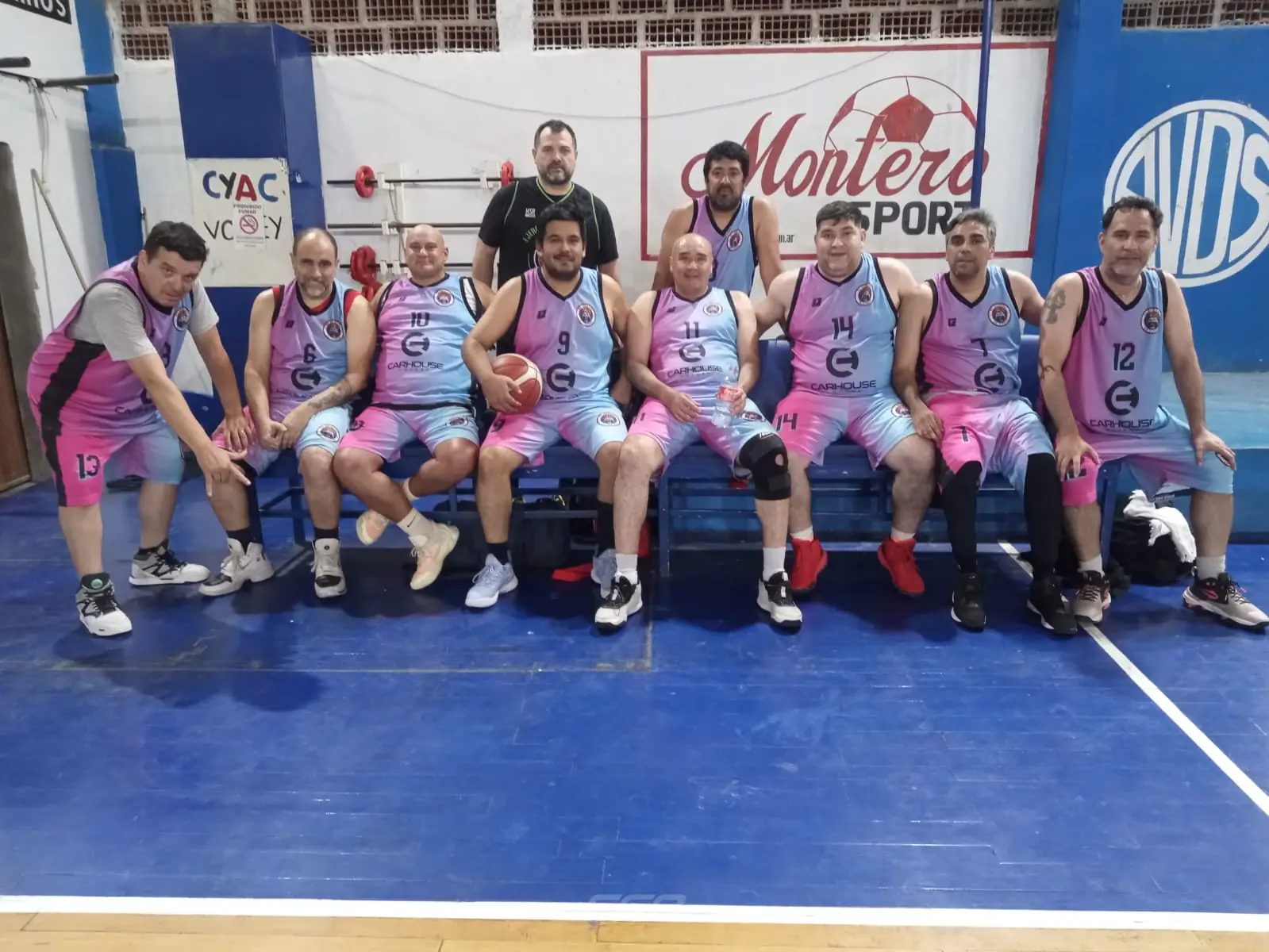 Tres partidos animaron la noche del viernes por la Liga de Maxibasquet