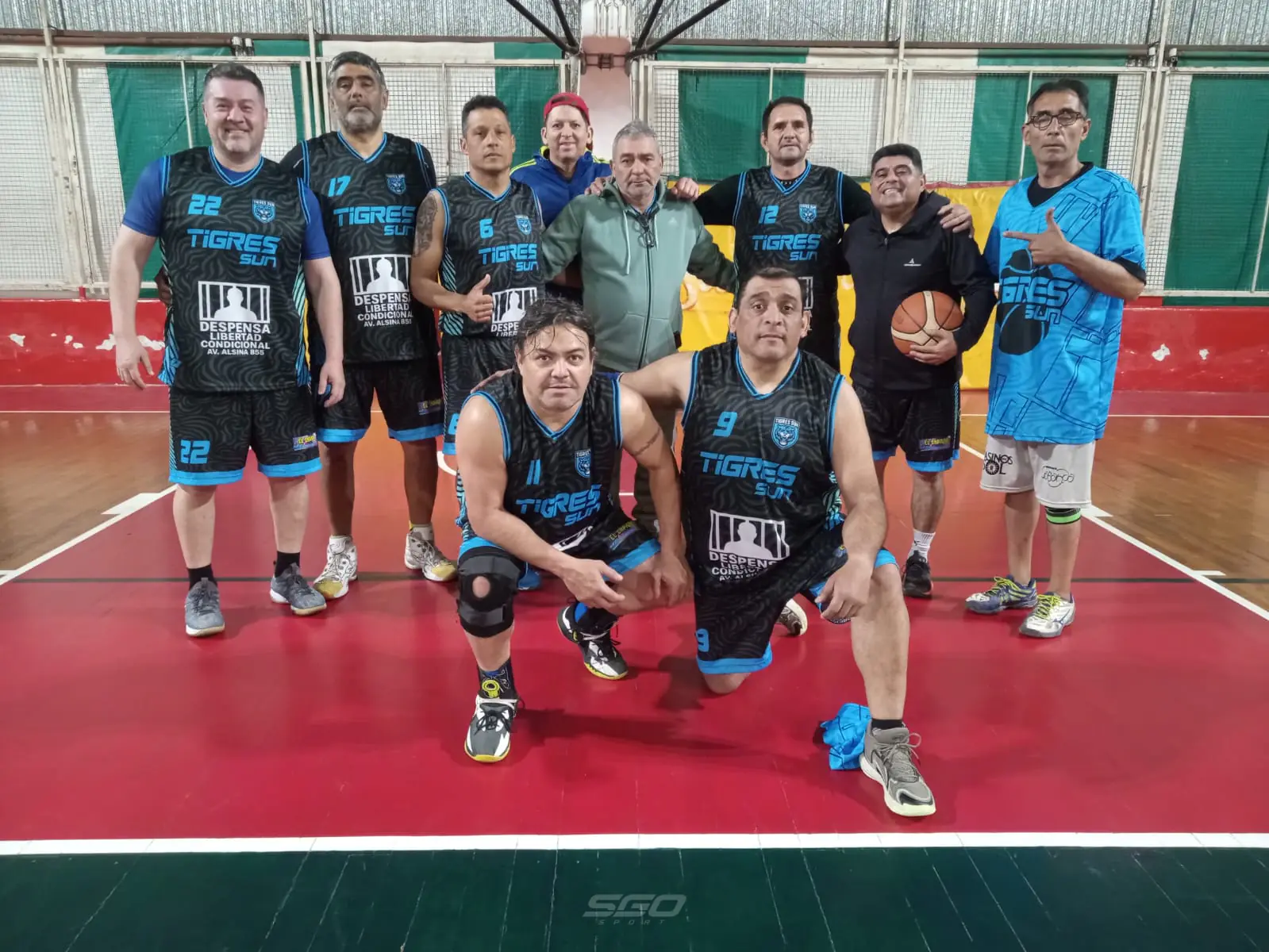 Dos partidos abrieron la semana de pura acción de la Liga de Maxibásquet