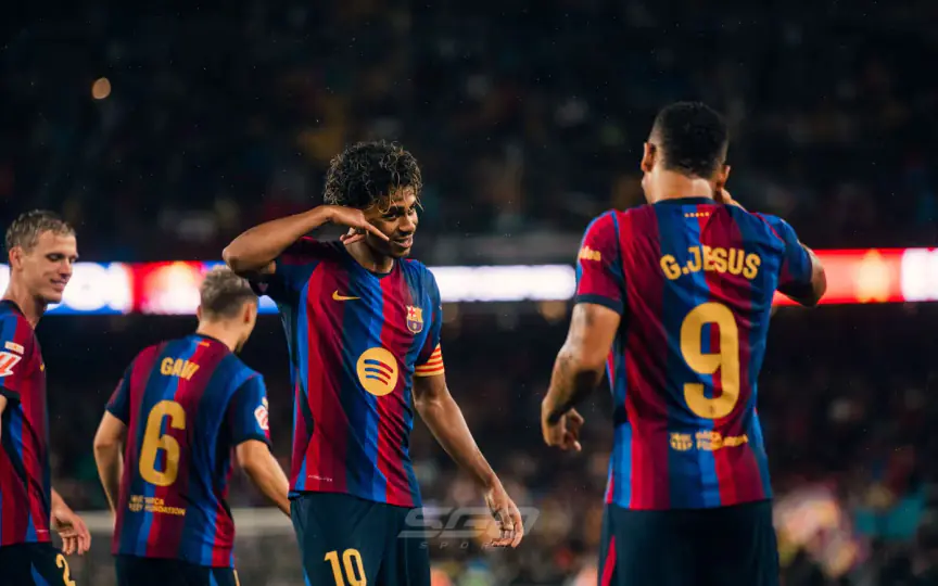 Barcelona aplastó a Racing de Santander y mantiene puntaje perfecto en LaLiga