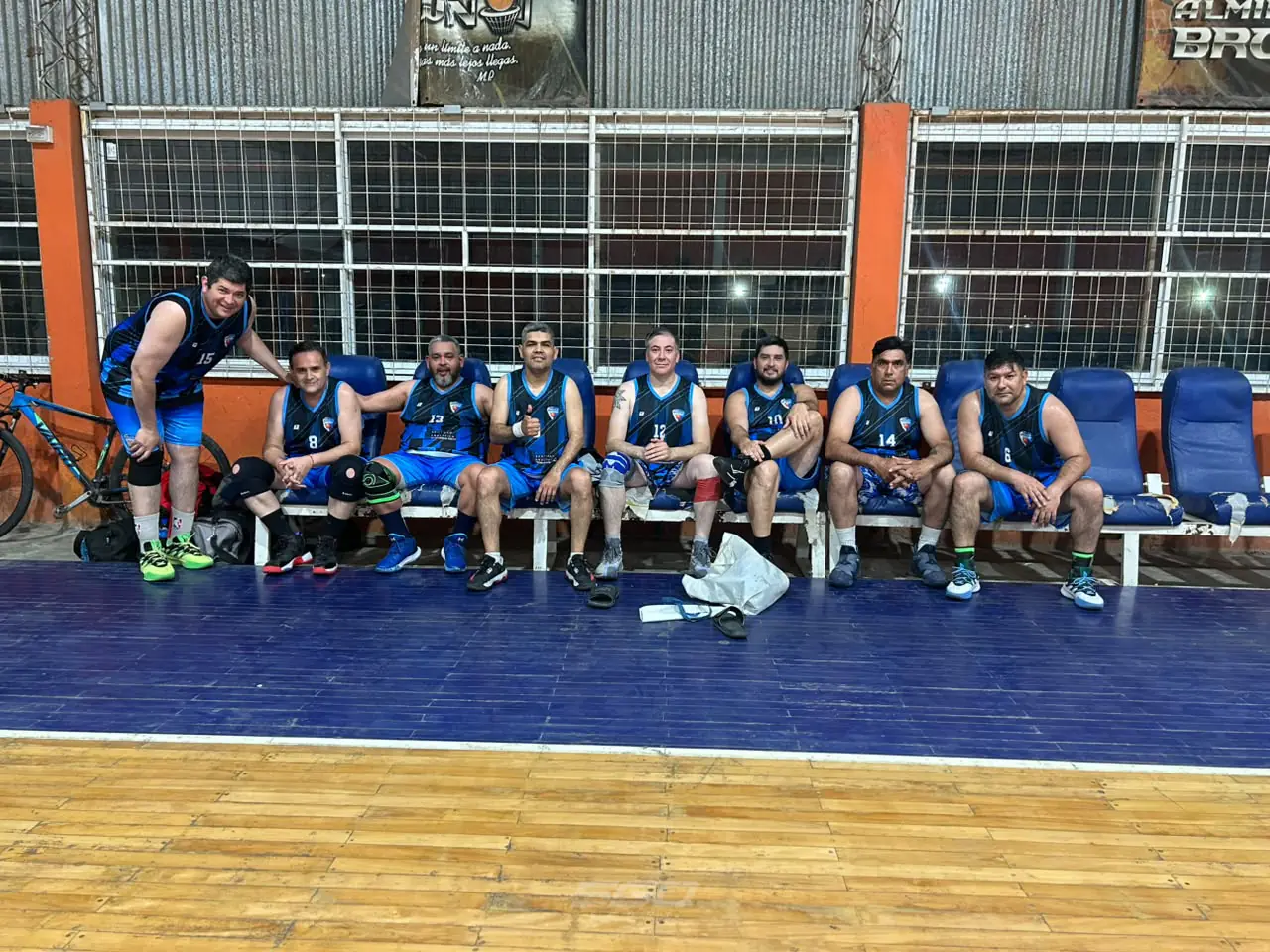 Maxibásquet: Coronel Suárez se quedó con el duelo ante San Martín de Loreto