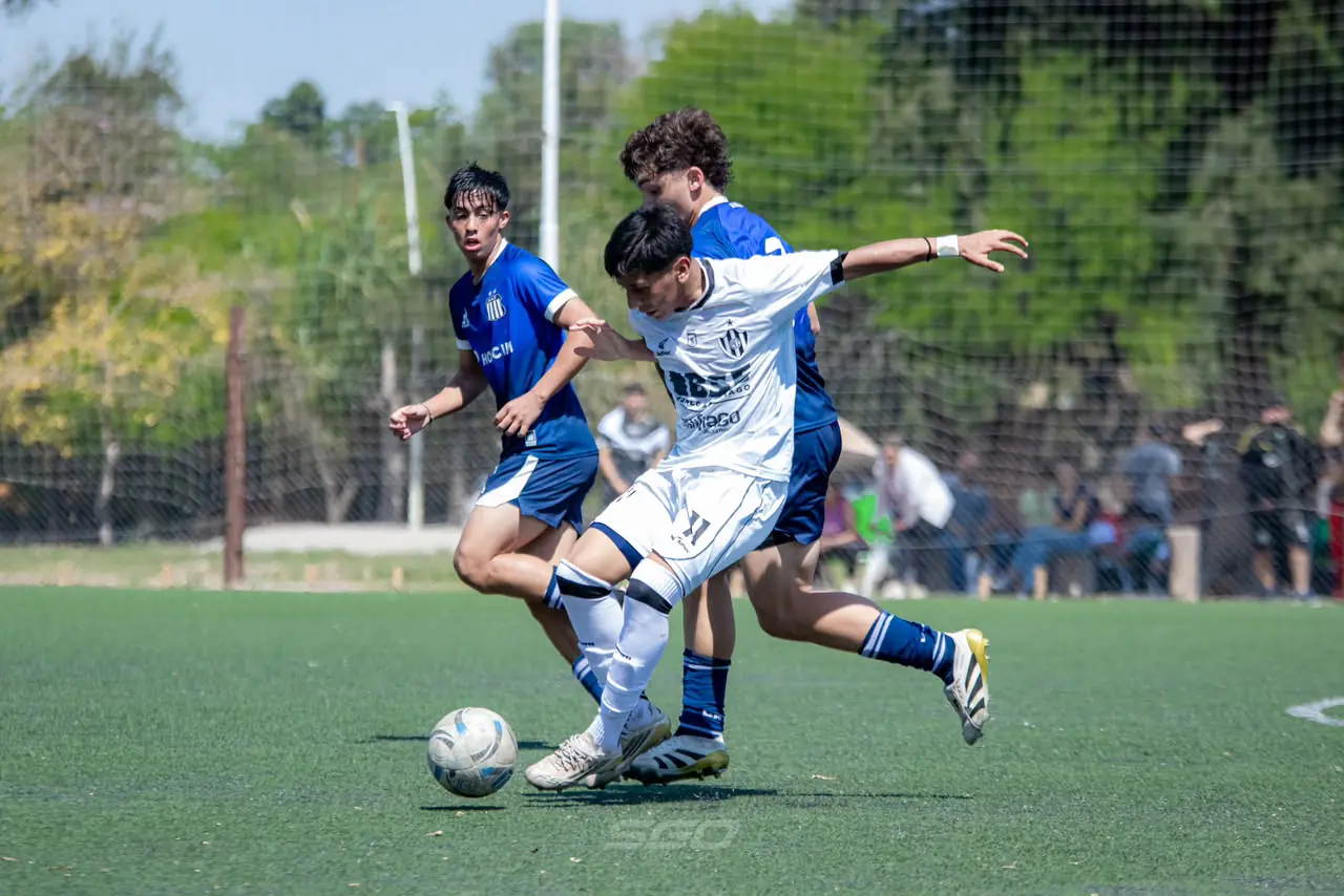 Juveniles de AFA: los chicos de Central Córdoba enfrentaron a los de Talleres