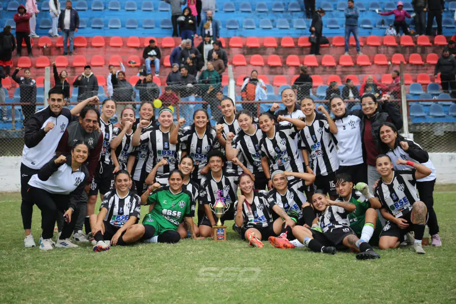 Central Córdoba y Mitre celebraron títulos en las finales del fútbol femenino santiagueño