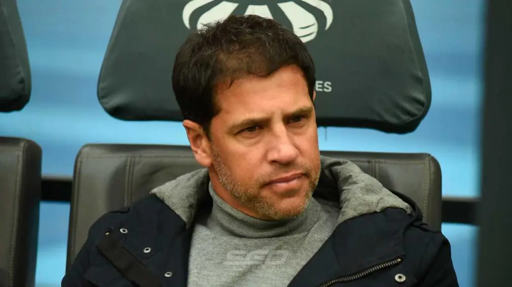 Opinión: Sebastián Domínguez, del pizarrón a la cancha, una distancia que se nota