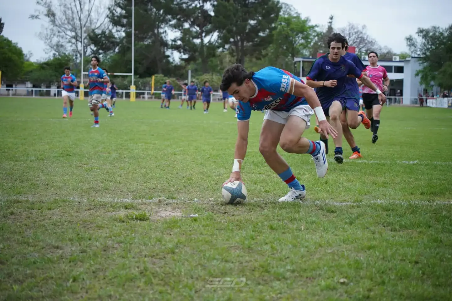 Santiago M17 arrasó en el debut y se metió en las semifinales