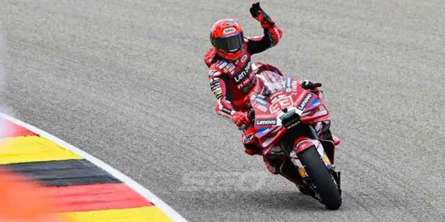 Marc Márquez se impuso en la carrera sprint de Australia y es el nuevo líder del campeonato de MotoGP