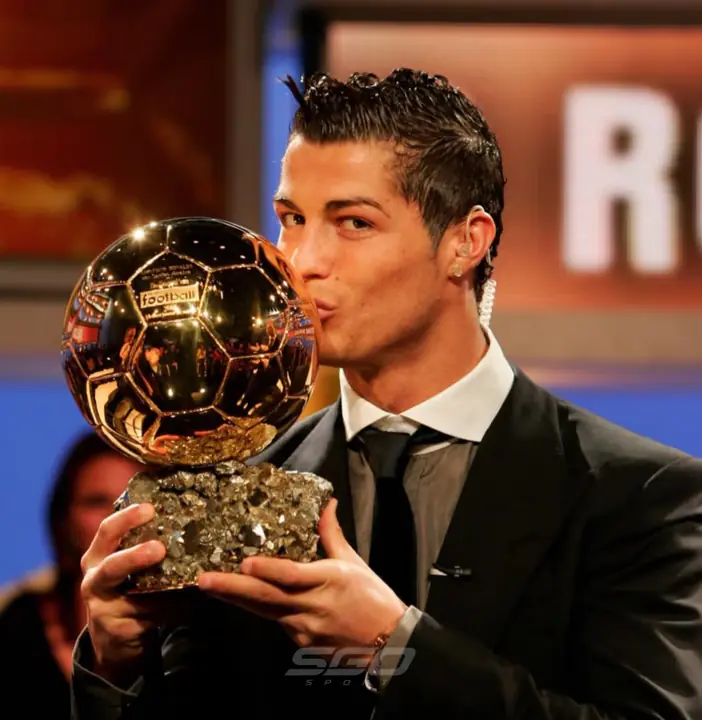 ¿Con palito para Messi? El mensaje de Cristiano Ronaldo tras ganar el Balón de Oro de todos los tiempos