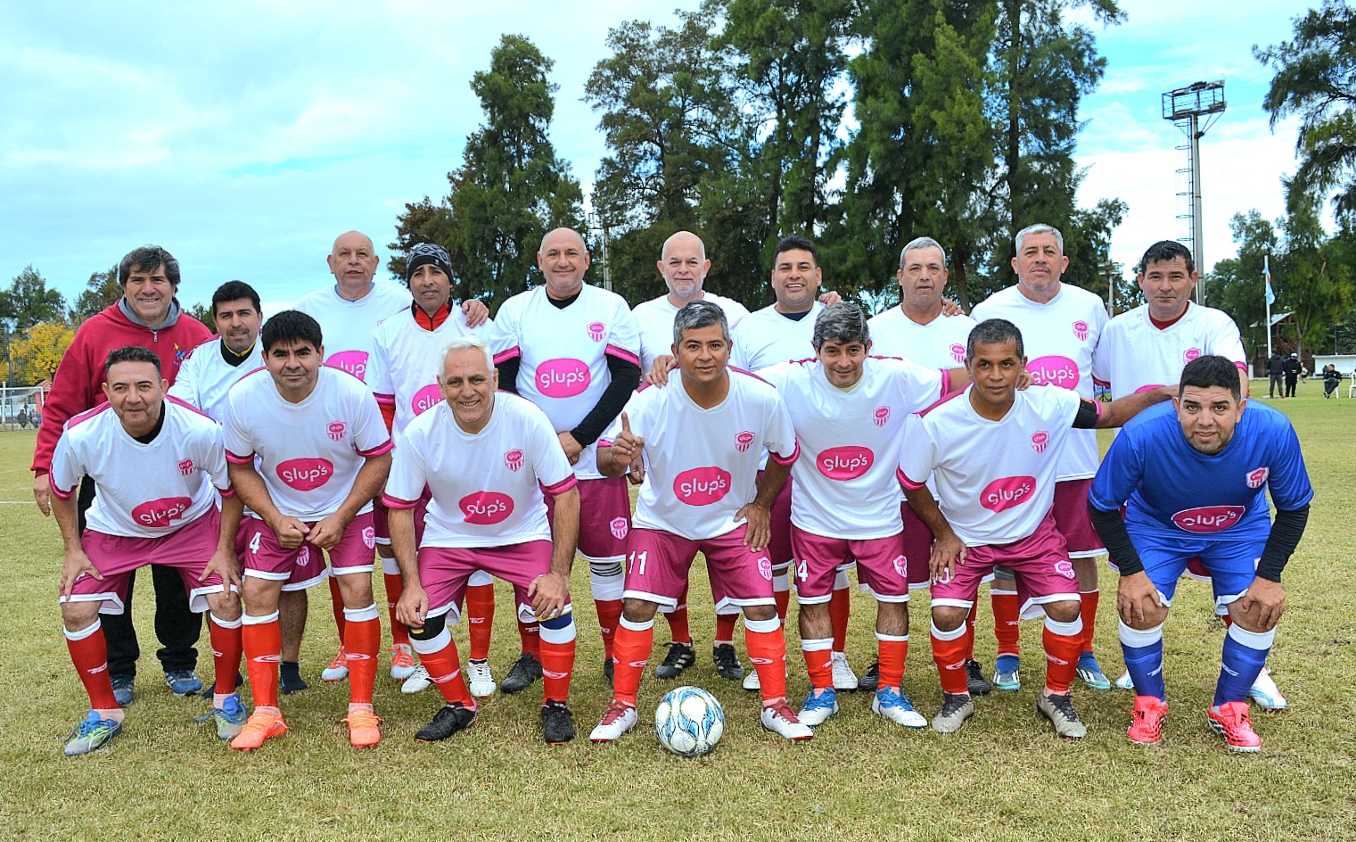 Liga Comercial: Un domingo para el “fútbol champagne” en el Zanjón