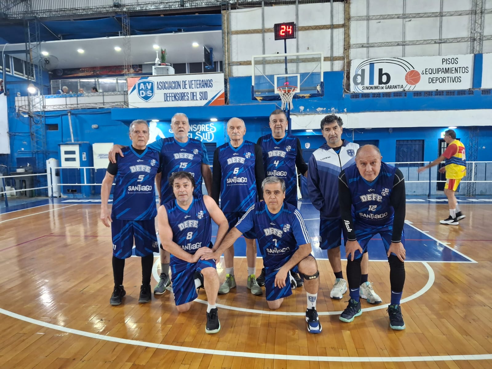 Maxibásquet: Defensores se quedó con el tercer duelo de semifinales ante Amigos en la +60