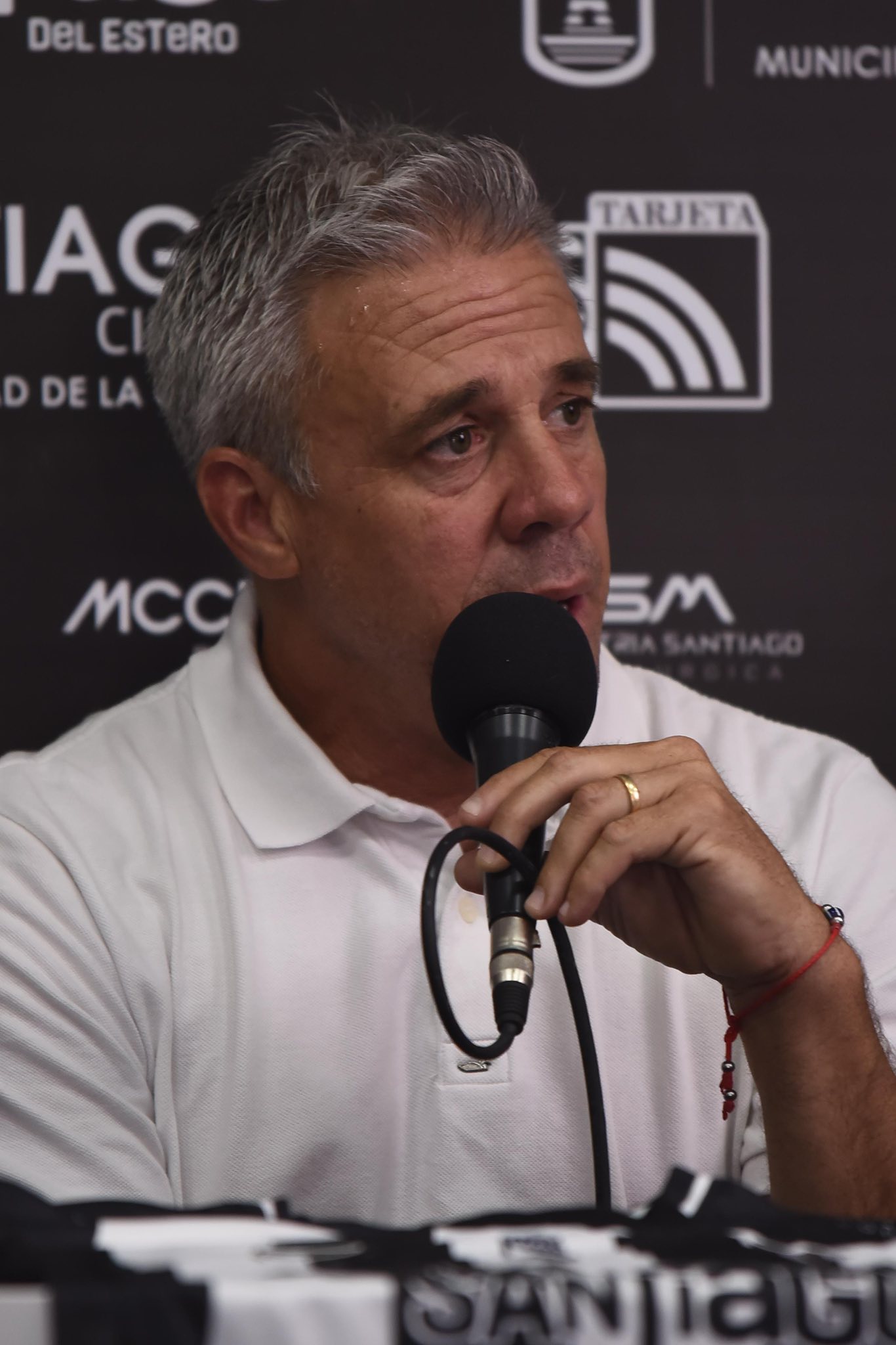 Carlos Mayor dejó el cargo de entrenador de Mitre